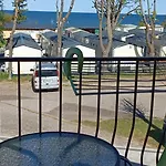 Pensjonat Delfin -przy Plaży, Widok Na Morze 3*