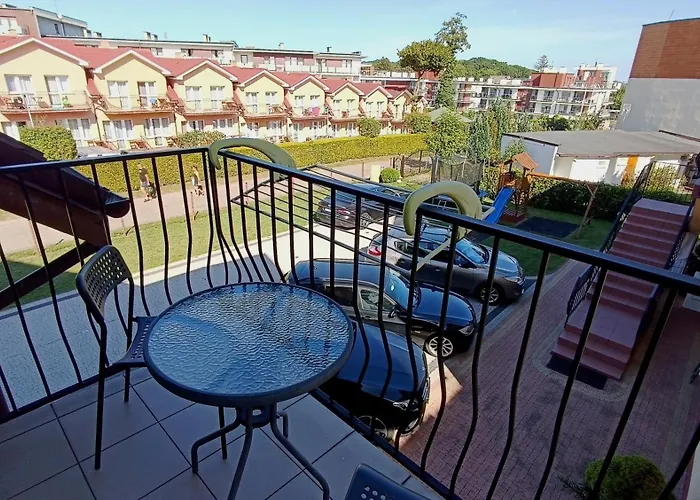 Delfin -przy Plazy, Widok Na Morze レバル